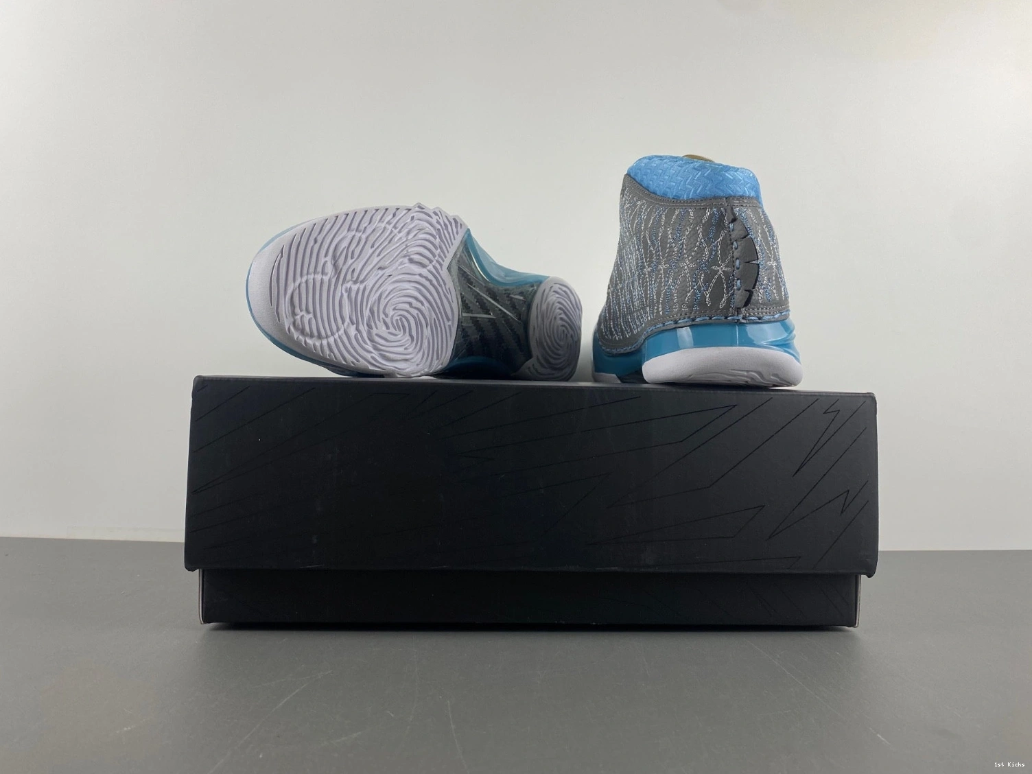 Premier Air 318474-151 23  Jordan 'Titanium'  0110